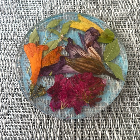 Handmade Pressed Flower Coaster Set and Holder Round Colorful - Picture 4 of 16